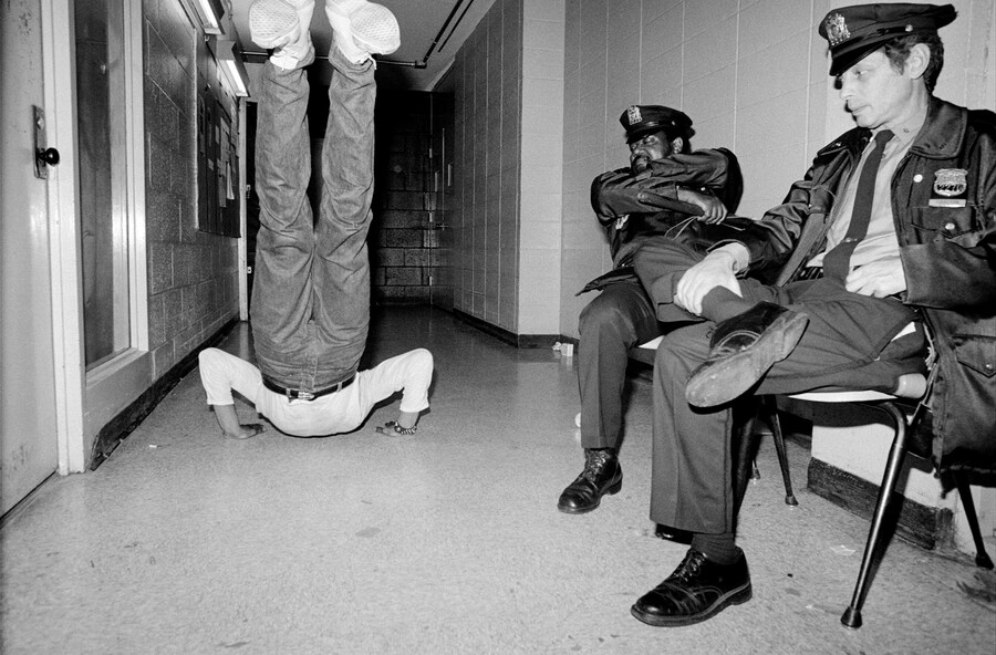 Sophie Bramly, “Muhammad at Bronx River Center” (1