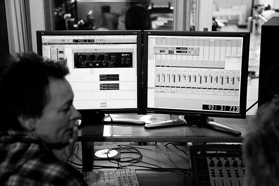 Laurie Anderson working in her studio