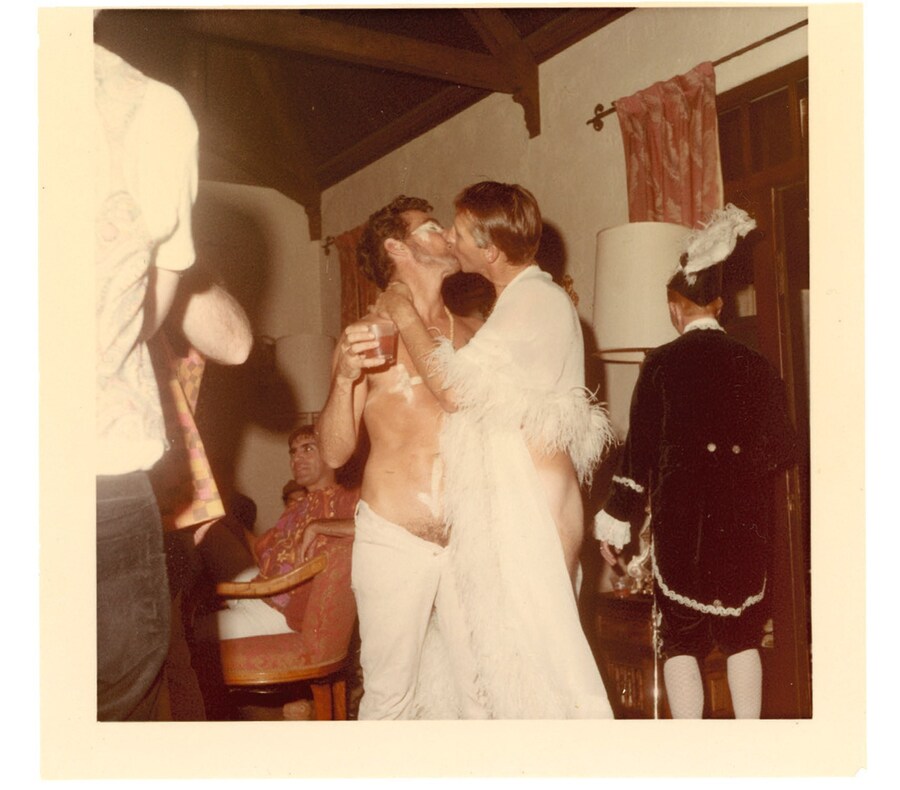 People Kissing: A Century of Photographs