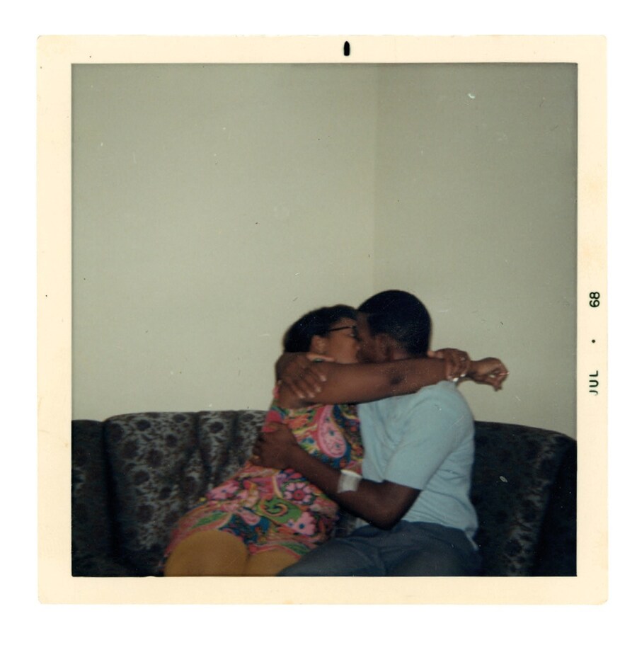 People Kissing: A Century of Photographs