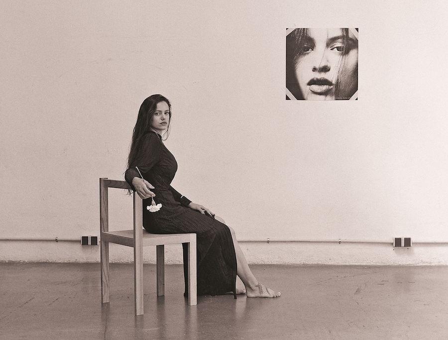 Carlota Guerrero Tengo drag&#243;n dentro photographer book