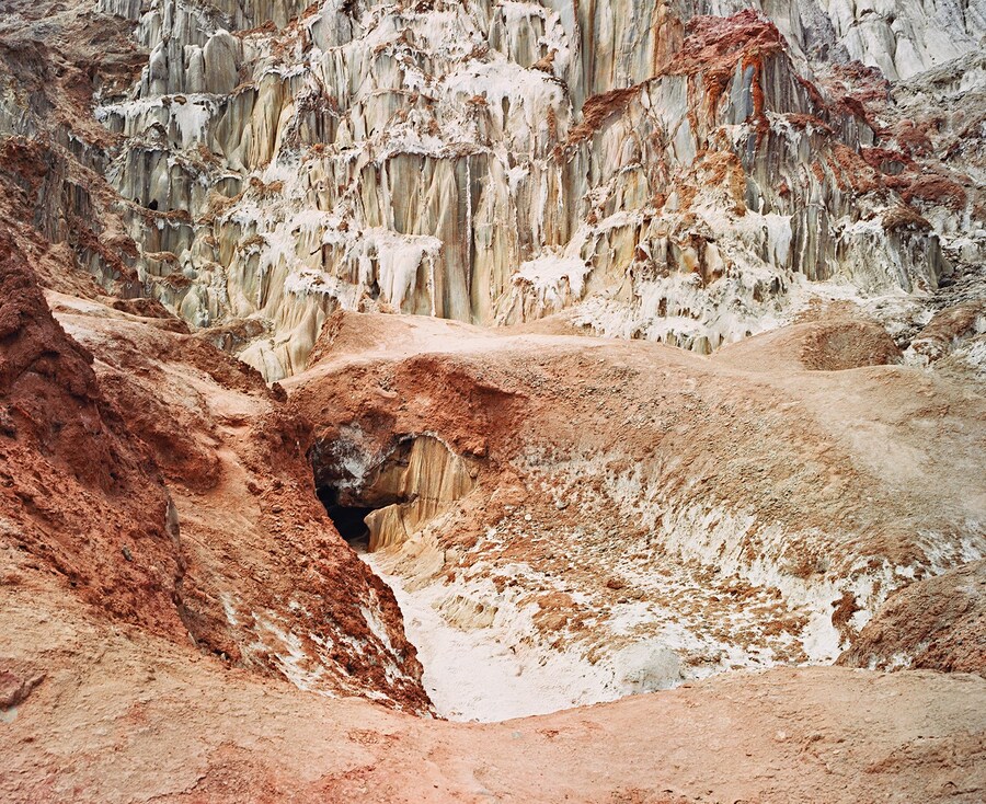 Hoda Afshar. Image from Speak The Wind (MACK, 2021)