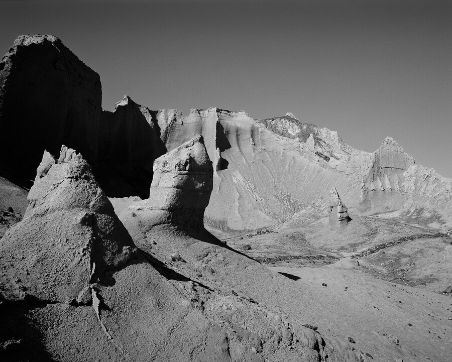 Hoda Afshar. Image from Speak The Wind (MACK, 2021)