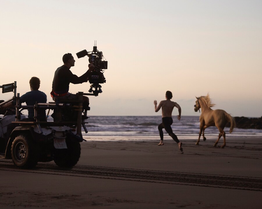 2020_BEAUTY_FRAGRANCE_B5_HERO_SUPPORTING_BTS_RGB_C