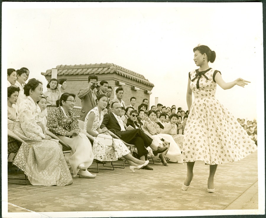 First outdoor fashion show, 1957, Nora Noh. Photo 