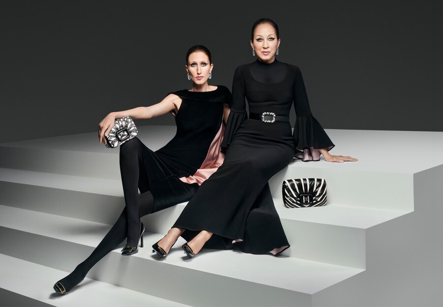 Roger Vivier_FW2425_Main Campaign_Pat et Anna Clev