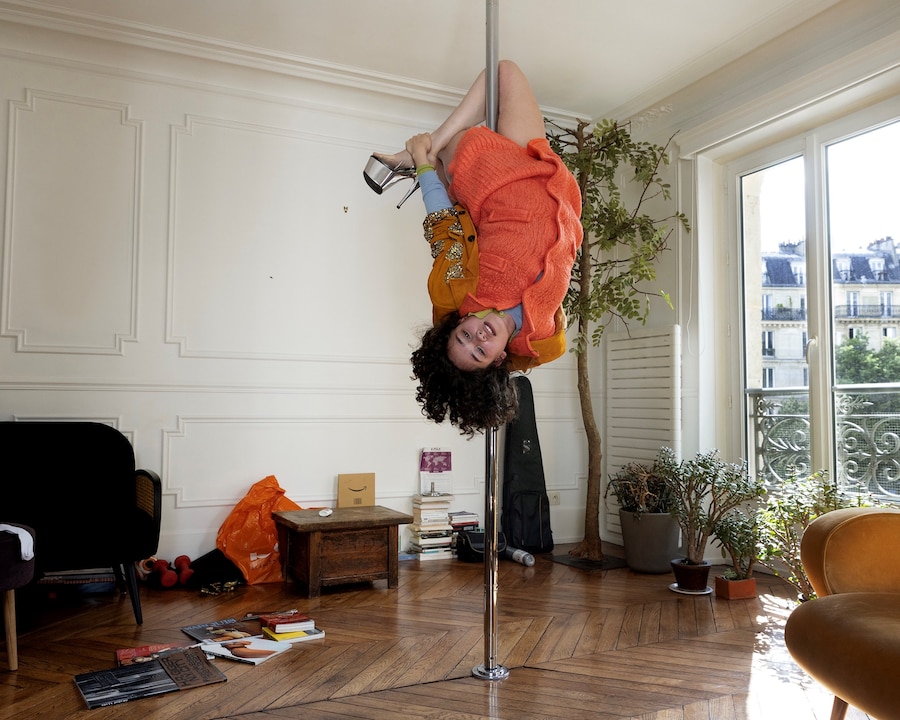 everyth!ng 001 Michella Bredahl and Lotta Volkova Pole Dance