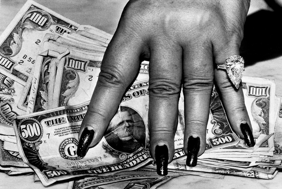 Helmut Newton, Fat Hand with Dollars, Monte Carlo, 1984