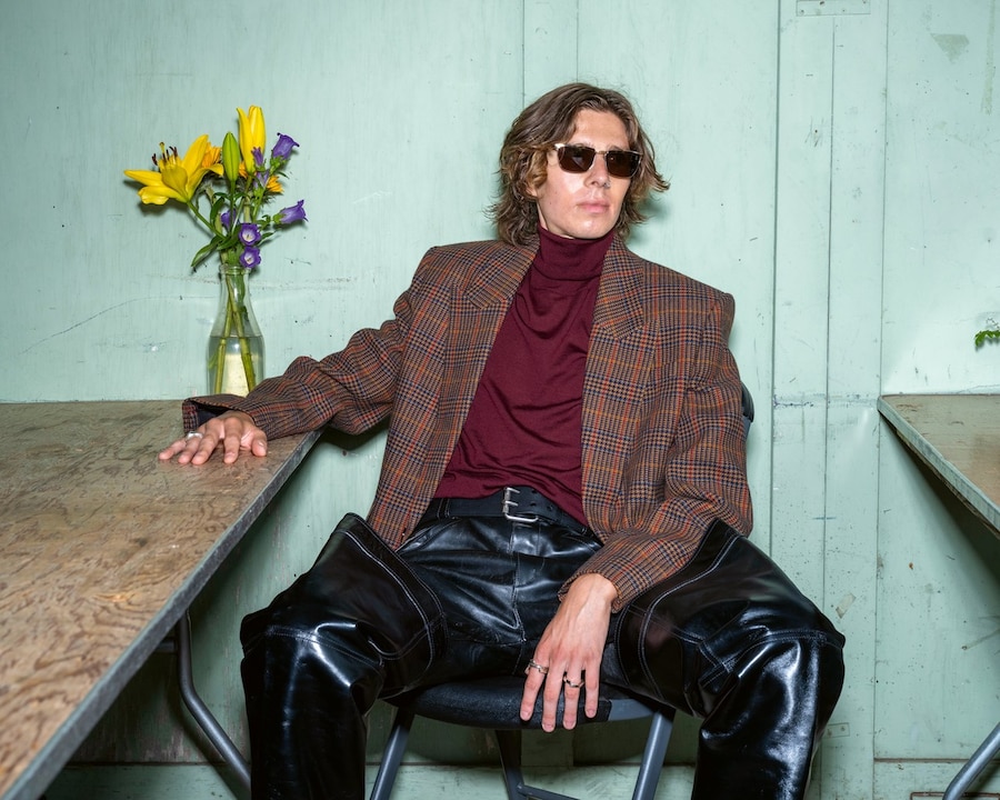 ManII04_COV4_AlecSoth_EllieGraceCumming_07