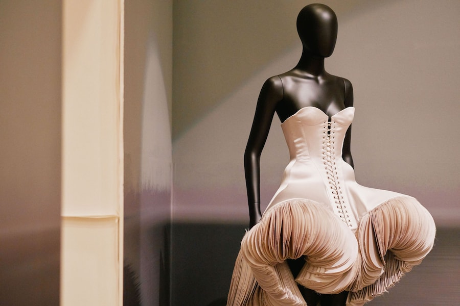 Schiaparelli: Fashion Becomes Art 