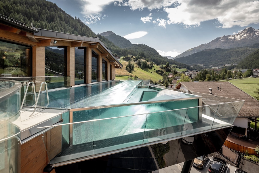 infinity_pool_summit_spa_view_hotel_das_central_by