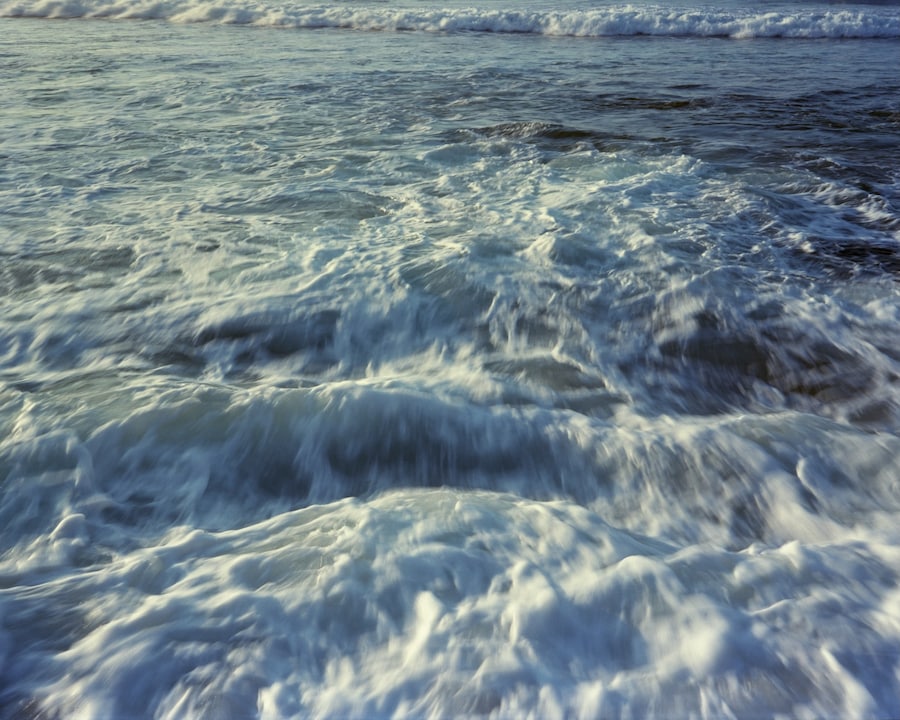 New Waves by Takashi Homma