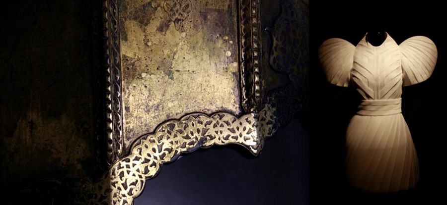 Golden detail Topkapi Palace chamber and Dice Kayek dress