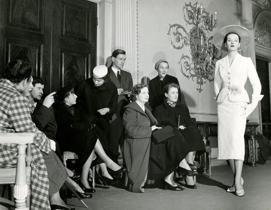 1950s_outing students went on to see a new collect