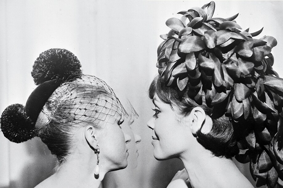L: Black velvet chignon-cover with two ostrich-feather pompo