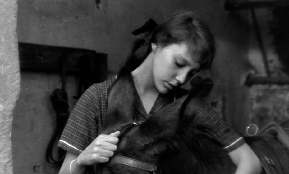 au-hasard-balthazar-1966-009-anne-wiazemsky-shows-