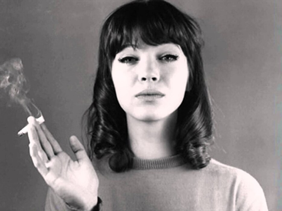 AnnaSmoking