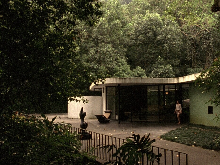 6. Tamar Guimarães, Canoas (film still), 2010 © T