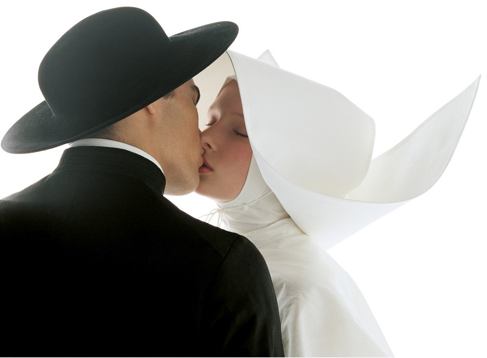 &#169;oliviero_toscani_Suora e Prete