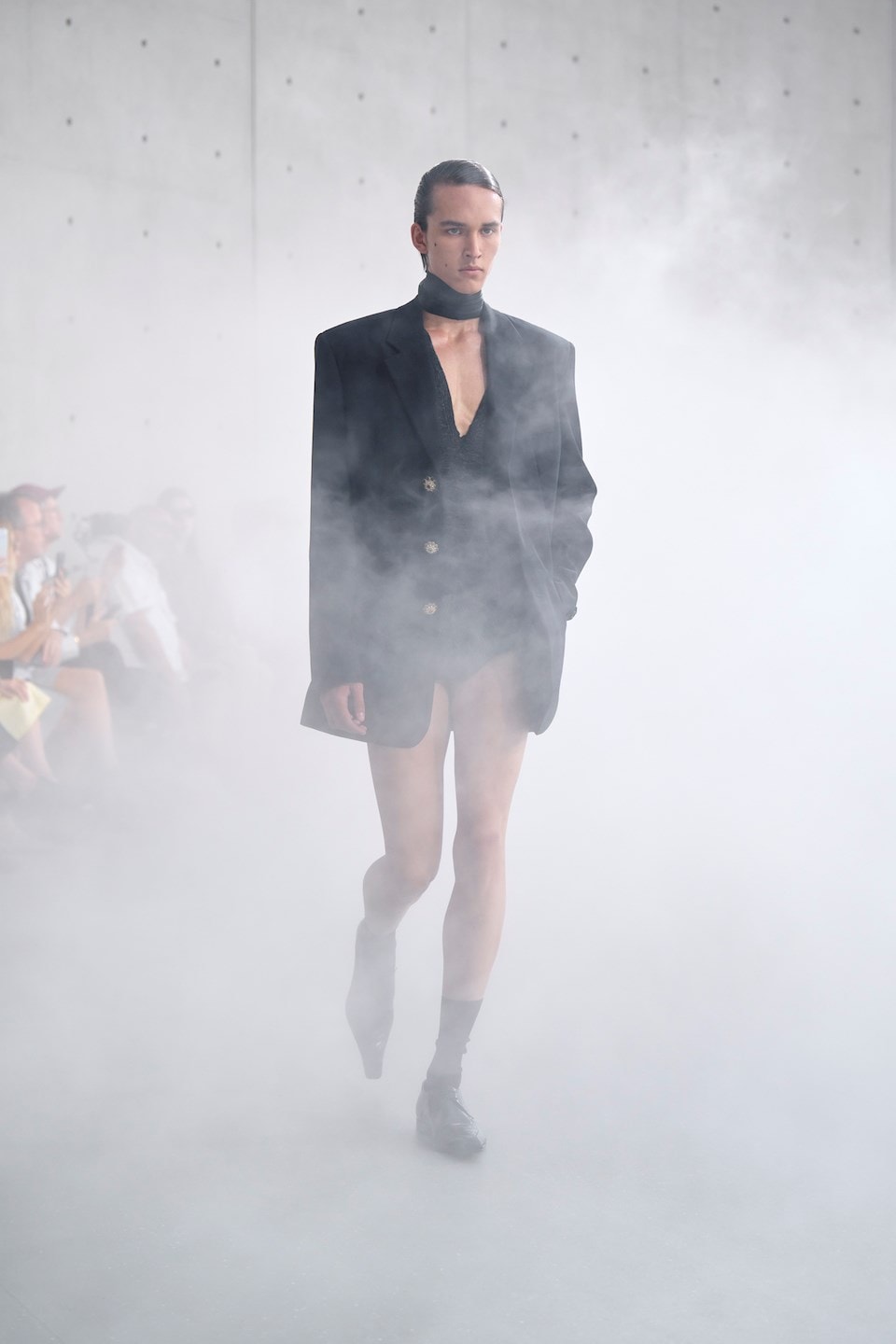 SAINT LAURENT_FASHION_SHOW_MEN'S_SUMMER-27_RUNWAY_