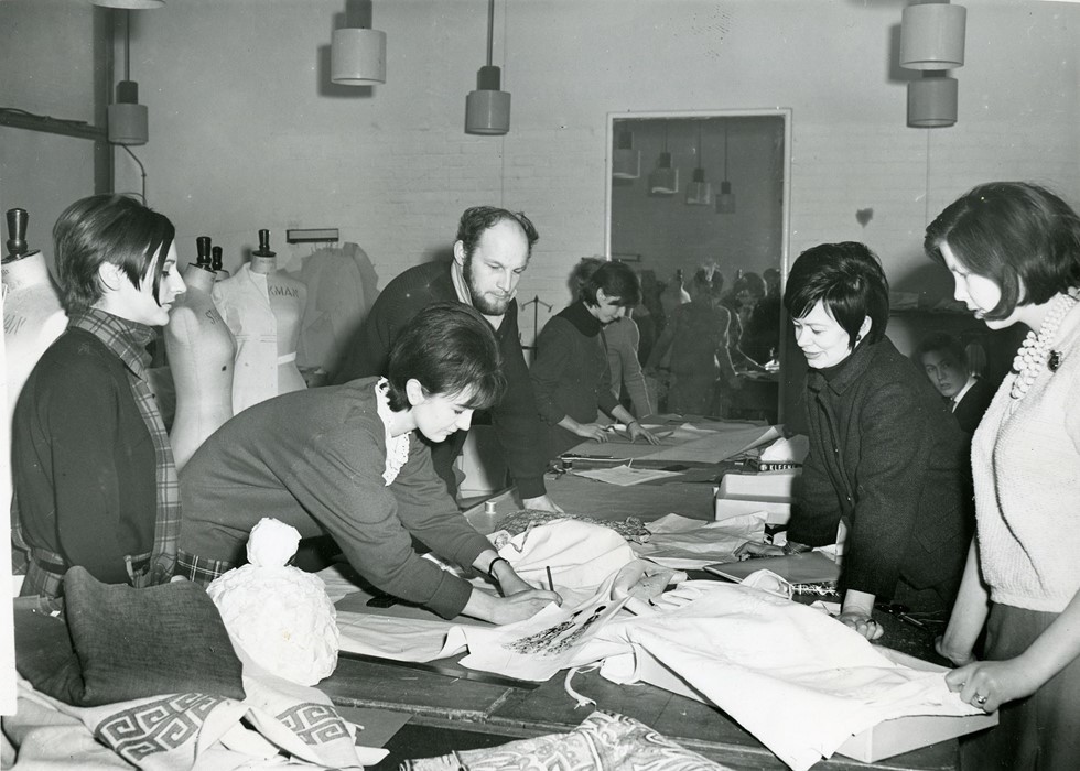 1963_Janey-Ironside-and-various-students-inc-Alan-
